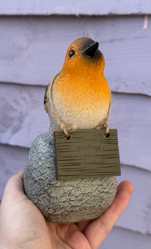 Memorial decor - Robin on rock with hanging plaque